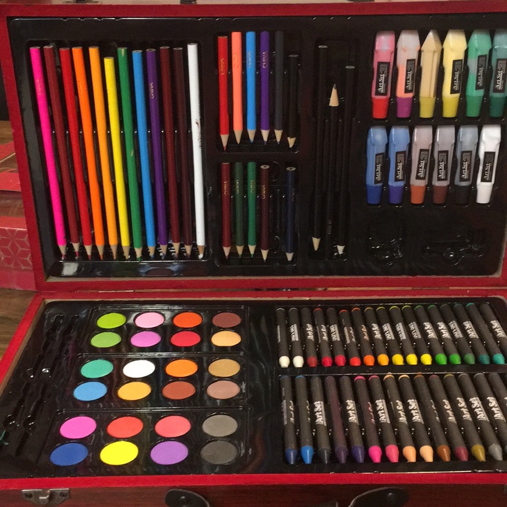 Artist Box with all essentials in it